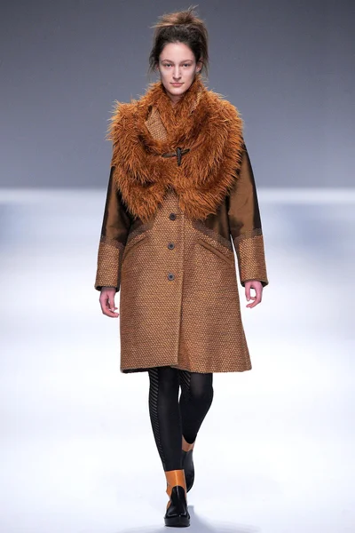 Look 32